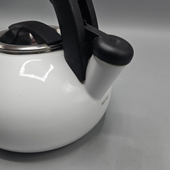 Kitchenaid White Whistling Tea Kettle 1.5 Quart - Picture 5 of 14